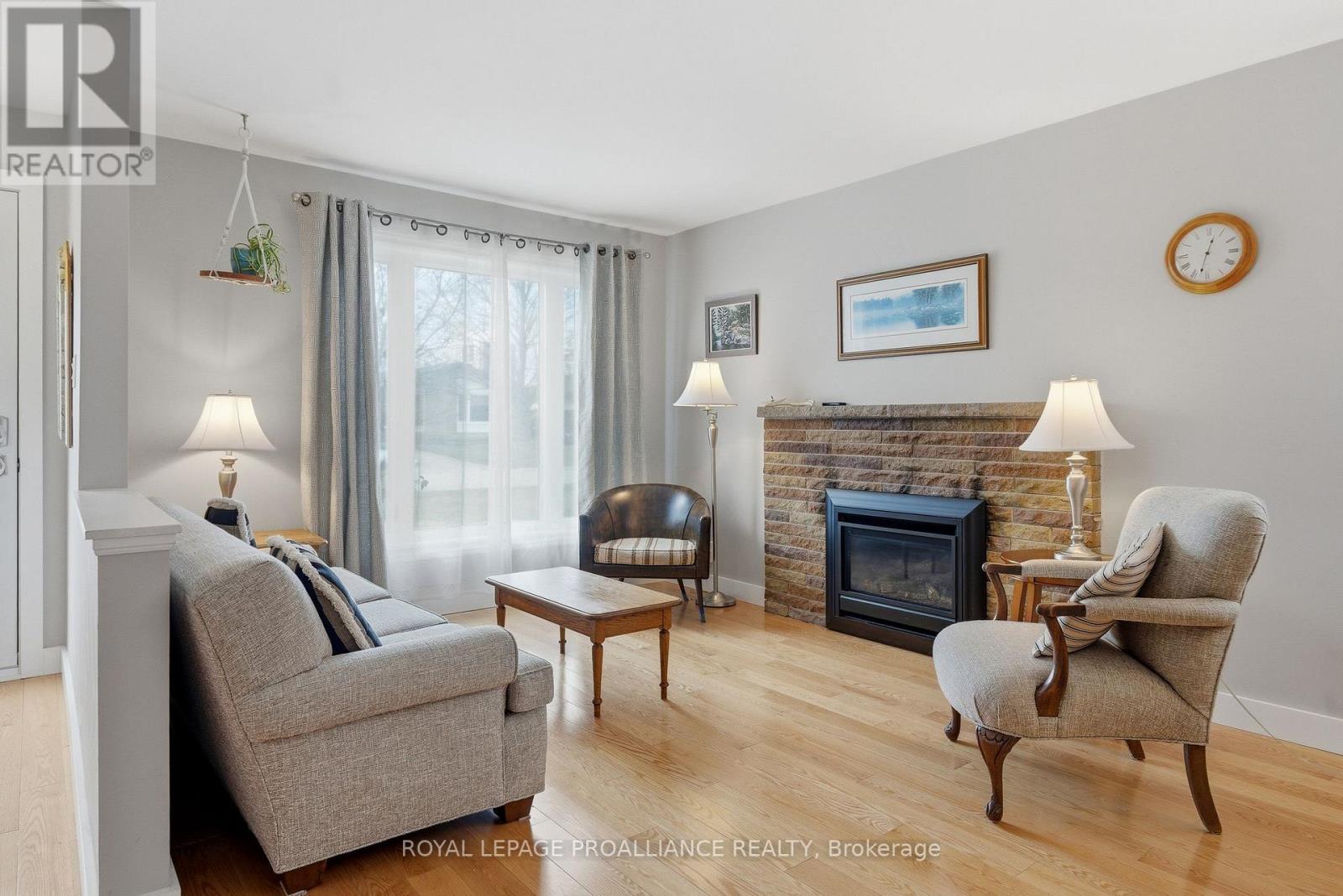 903 Naroch Boulevard, Pickering, Ontario L1W 1T1 - Photo 9 - E12973414