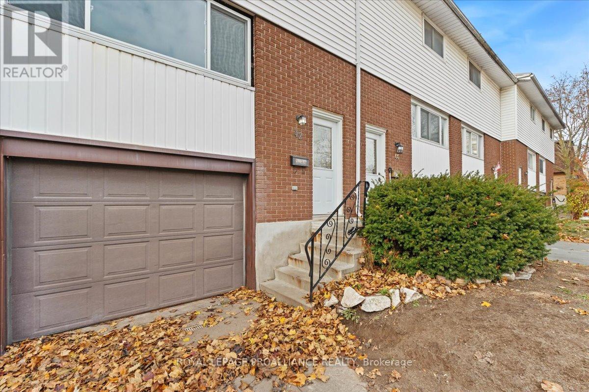 42 O'hare Street, Belleville, Ontario K8P 4N1 - Photo 3 - X12973570