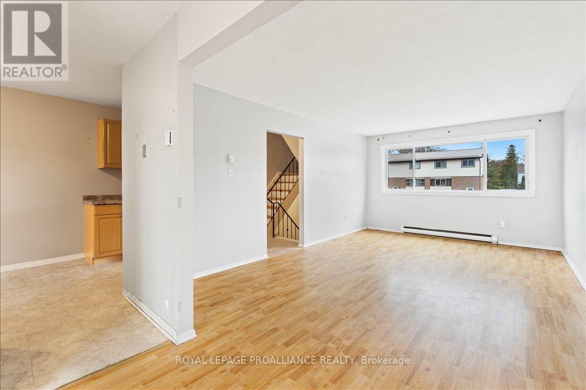 42 O'hare Street, Belleville, Ontario K8P 4N1 - Photo 8 - X12973570