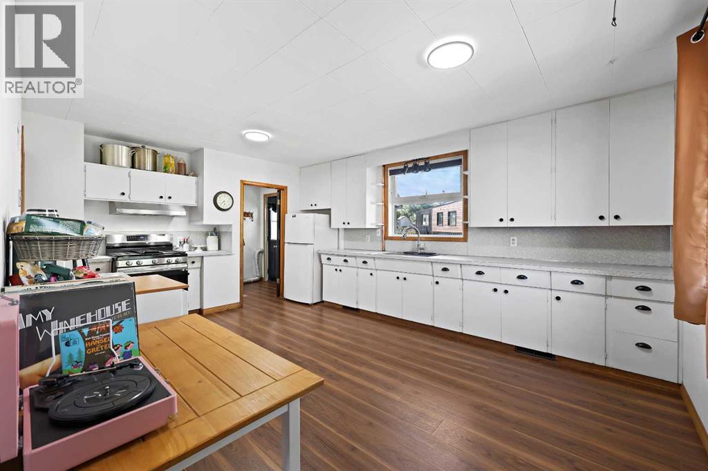 339 3 Street, Irricana, Alberta  T0M 1B0 - Photo 15 - A2287598