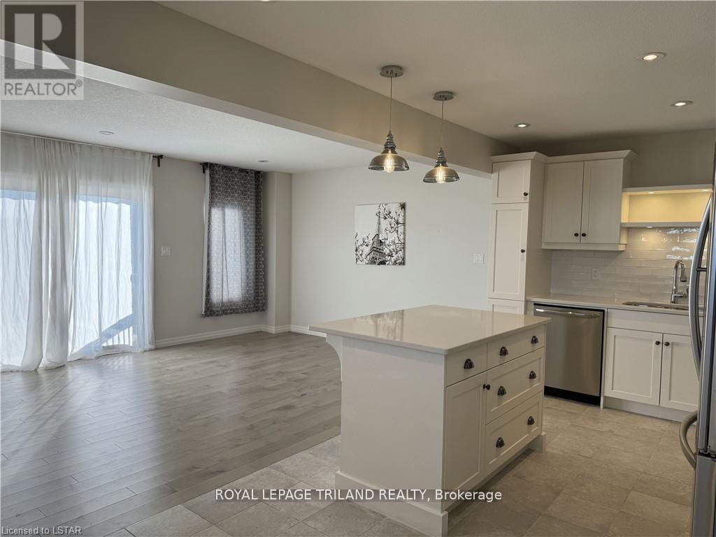 58 Cortland Terrace, St. Thomas, Ontario  N5R 0J7 - Photo 4 - X12973386