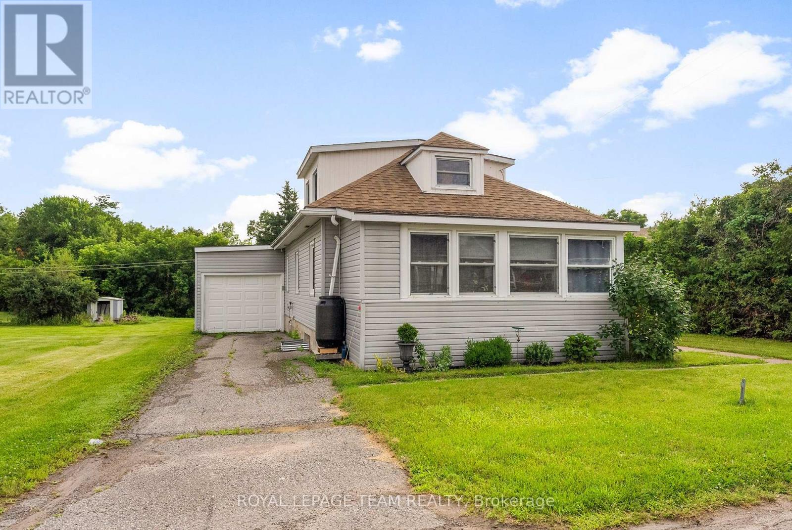 253 Mclean Street, Renfrew, Ontario  K7V 1A9 - Photo 2 - X12973434