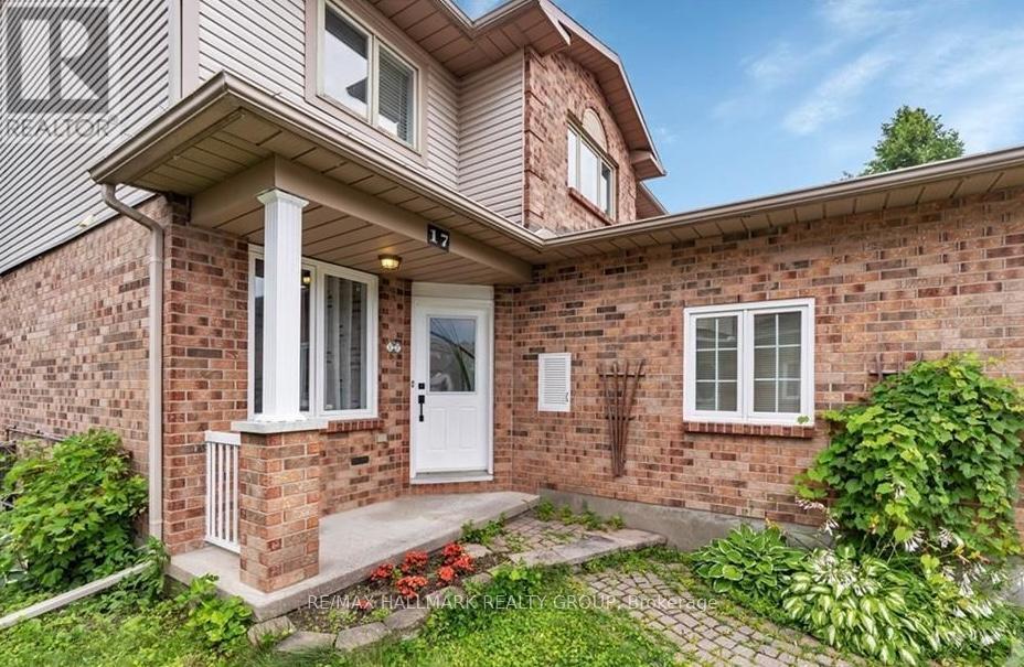 17 Ravenscroft Court, Ottawa, Ontario  K2S 1R3 - Photo 2 - X12973522