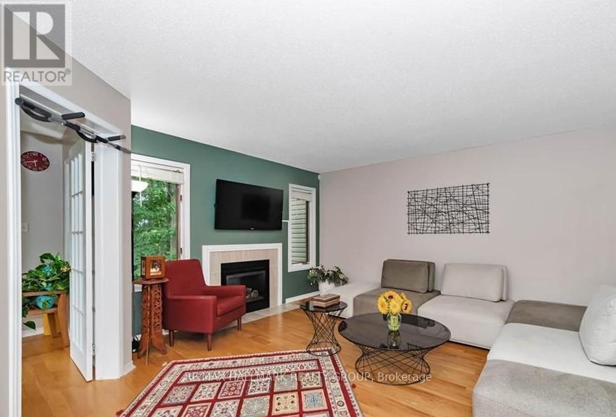 17 Ravenscroft Court, Ottawa, Ontario  K2S 1R3 - Photo 6 - X12973522