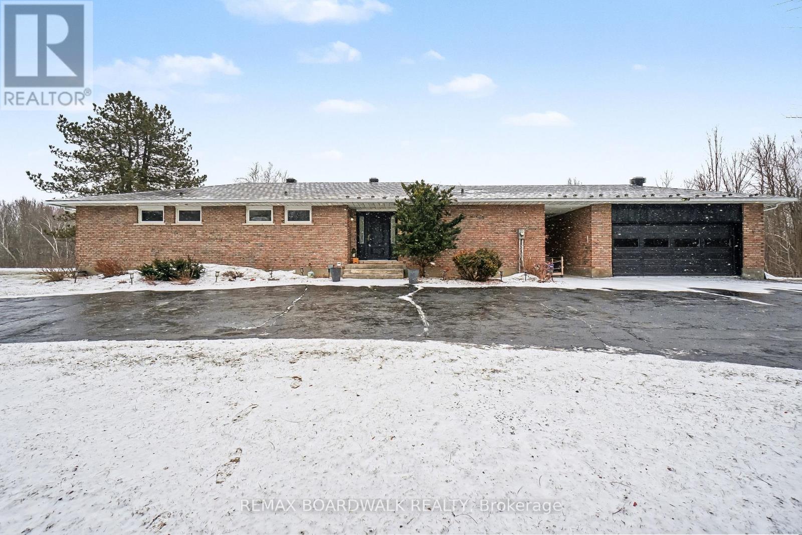 1500 Du Golf Road, Clarence-Rockland, Ontario  K0A 1N0 - Photo 2 - X12973578