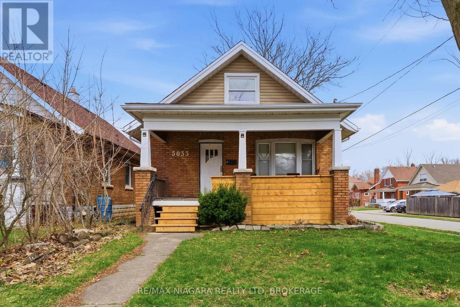 5033 Willmott Street, Niagara Falls, Ontario  L2E 2A2 - Photo 1 - X12973538