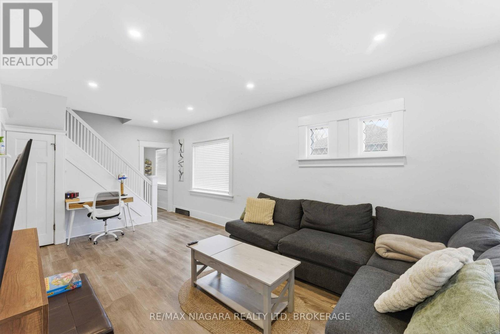 5033 Willmott Street, Niagara Falls, Ontario  L2E 2A2 - Photo 3 - X12973538