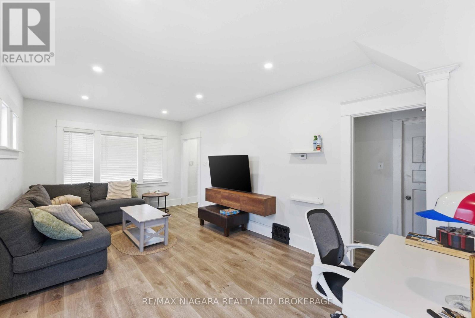 5033 Willmott Street, Niagara Falls, Ontario  L2E 2A2 - Photo 4 - X12973538