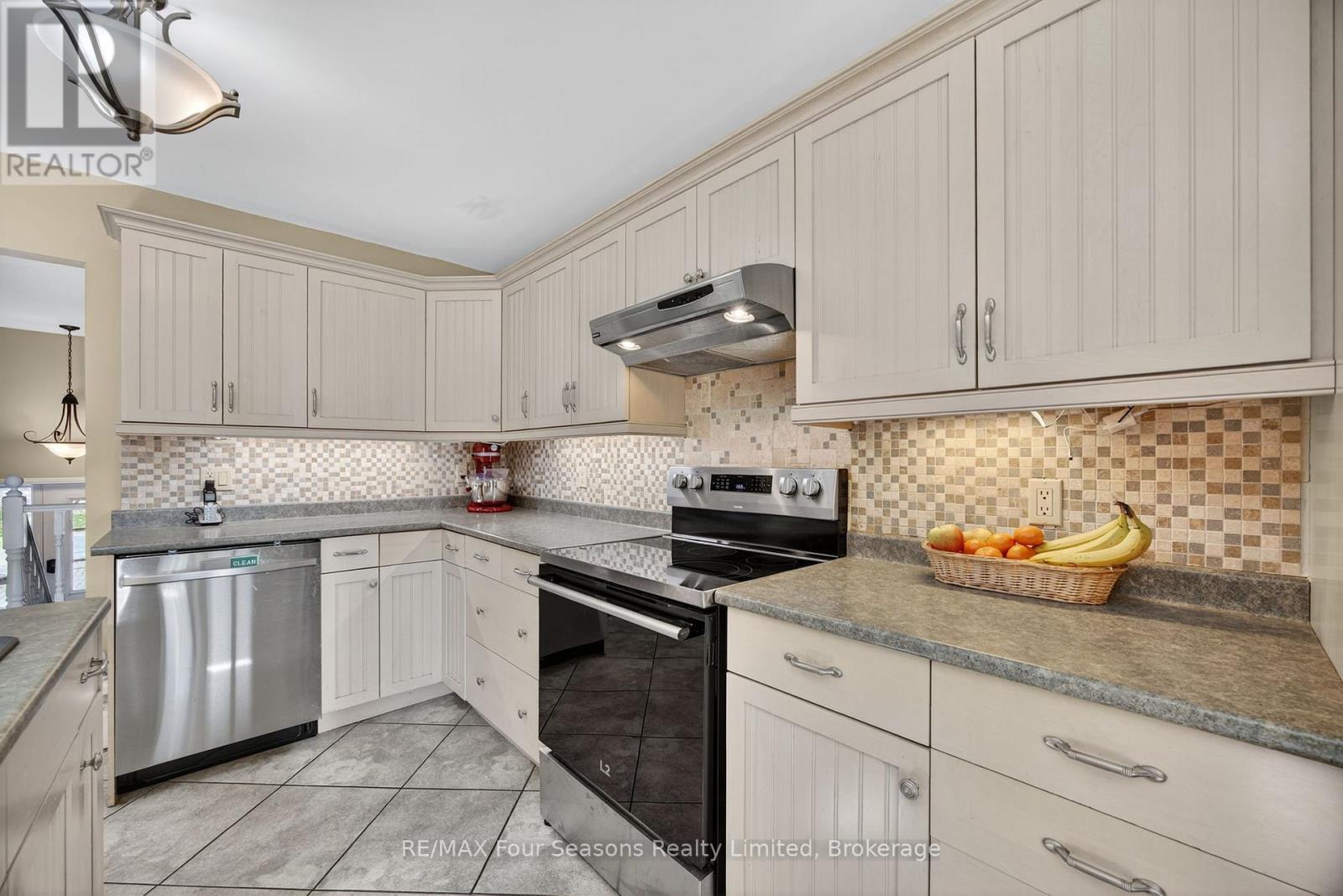 7 Batteaux Road, Clearview, Ontario  L0M 1P0 - Photo 12 - S12973390