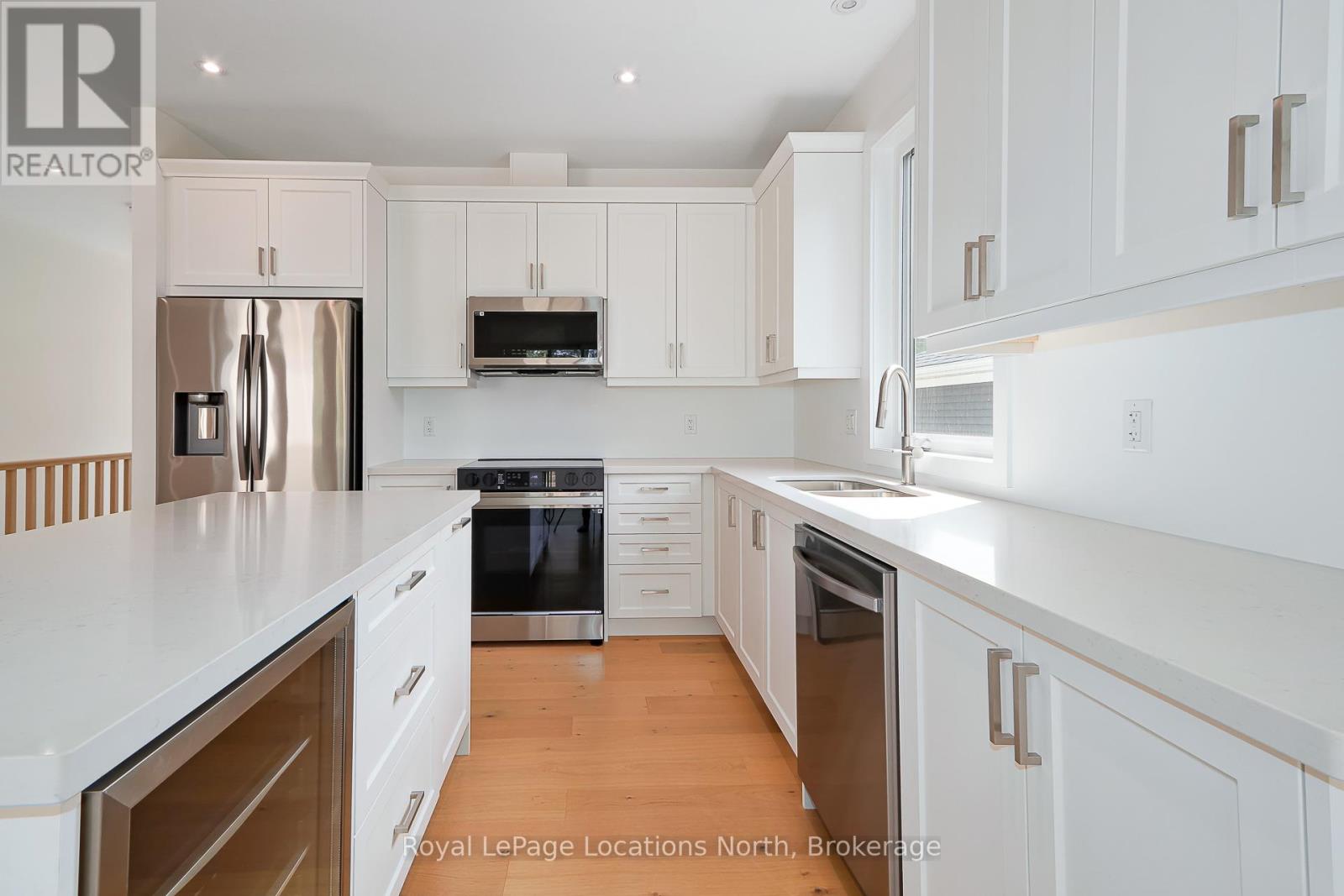 60 52nd Street S, Wasaga Beach, Ontario  L0M 1P0 - Photo 9 - S12973572