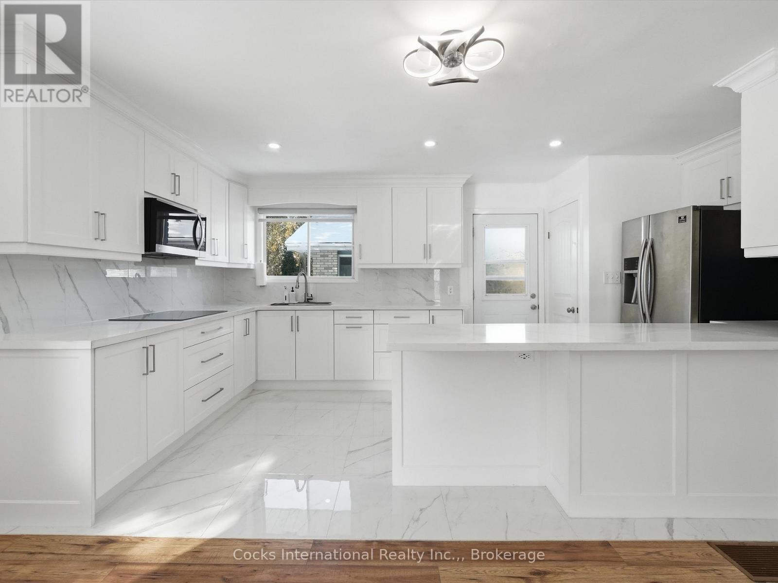 36 Susan Street W, Huntsville, Ontario  P1H 1X2 - Photo 3 - X12973362