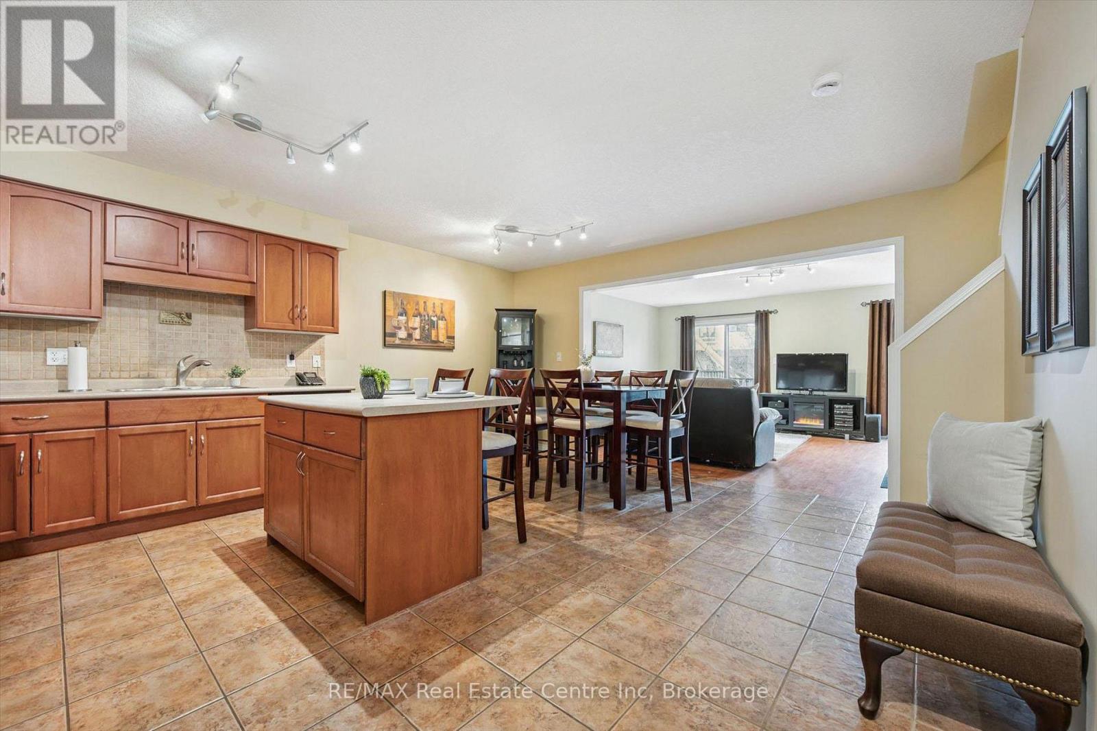 38 - 210 Dawn Avenue, Guelph, Ontario  N1G 5L5 - Photo 3 - X12973496