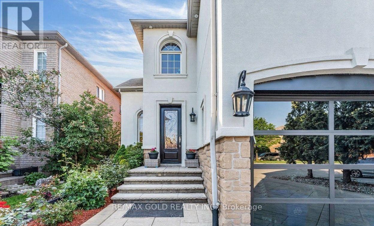 2293 Woodcrest Drive, Oakville, Ontario  L6M 4C5 - Photo 2 - W12970644