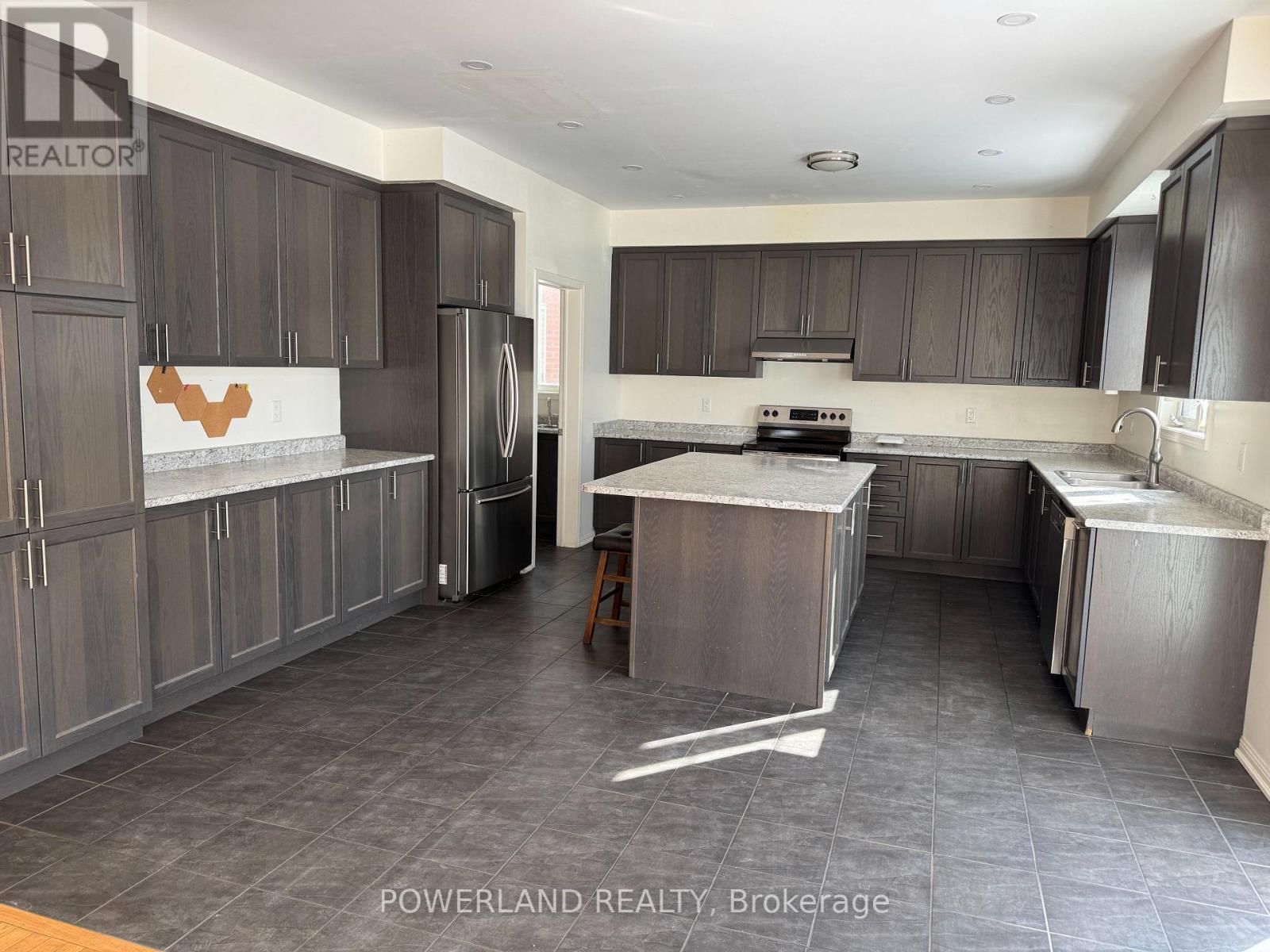 3 Fairgrounds Lane, Brock, Ontario  L0C 1H0 - Photo 4 - N12968686