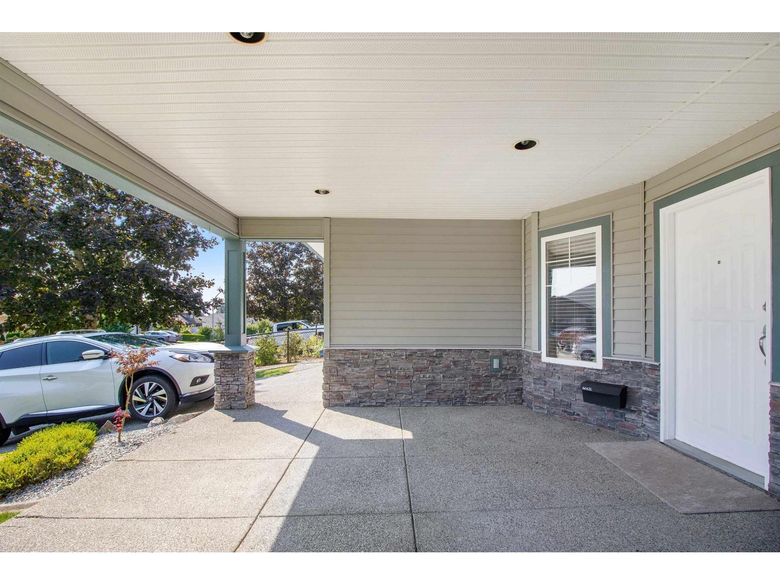 33577 12 Avenue, Mission, British Columbia  V2V 6Z6 - Photo 1 - R3106898