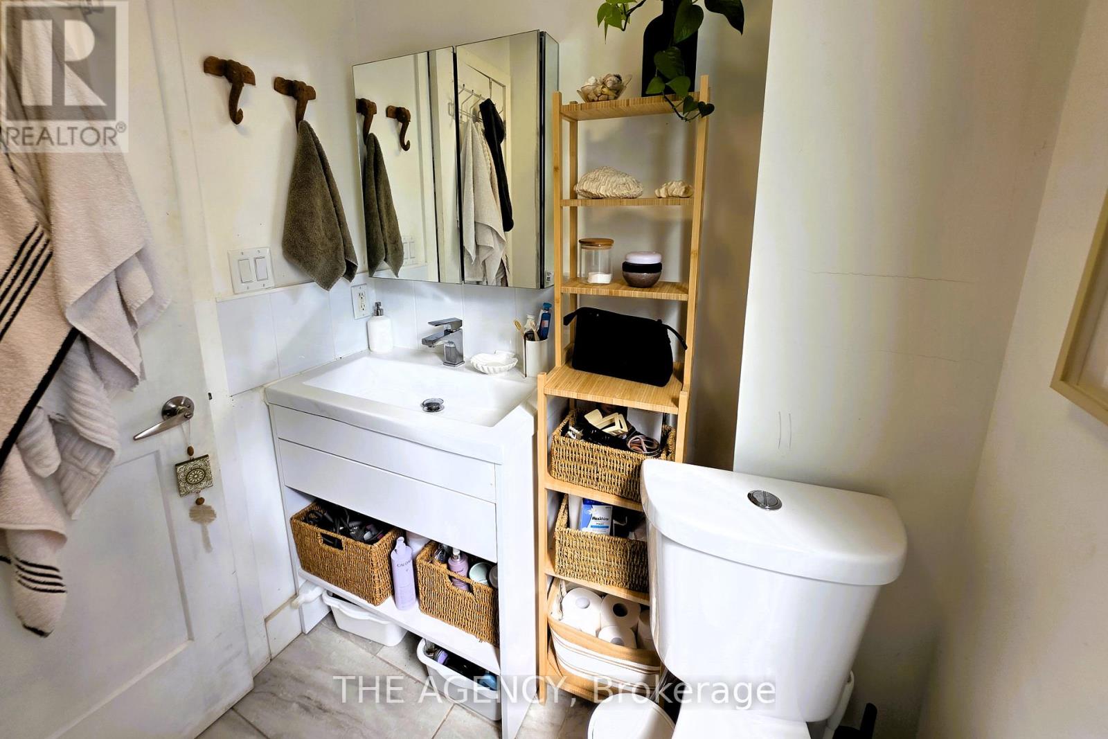 Main - 174 Delaware Avenue, Toronto, Ontario  M6H 2T3 - Photo 18 - C12973394