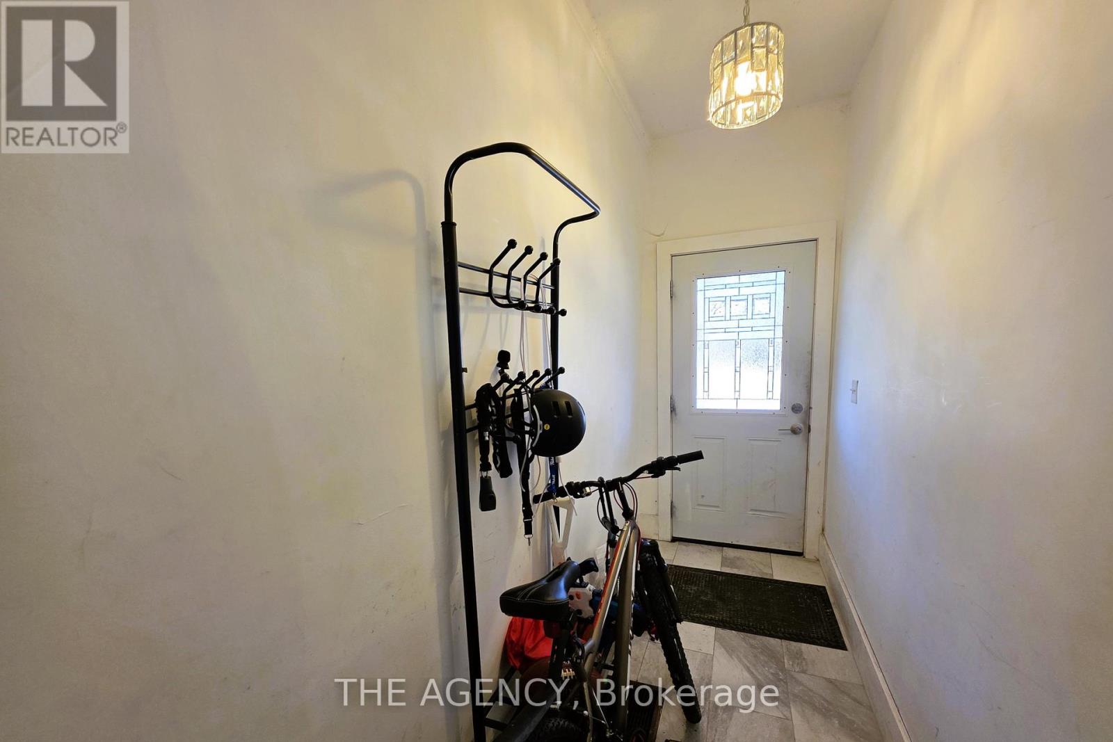 Main - 174 Delaware Avenue, Toronto, Ontario  M6H 2T3 - Photo 3 - C12973394