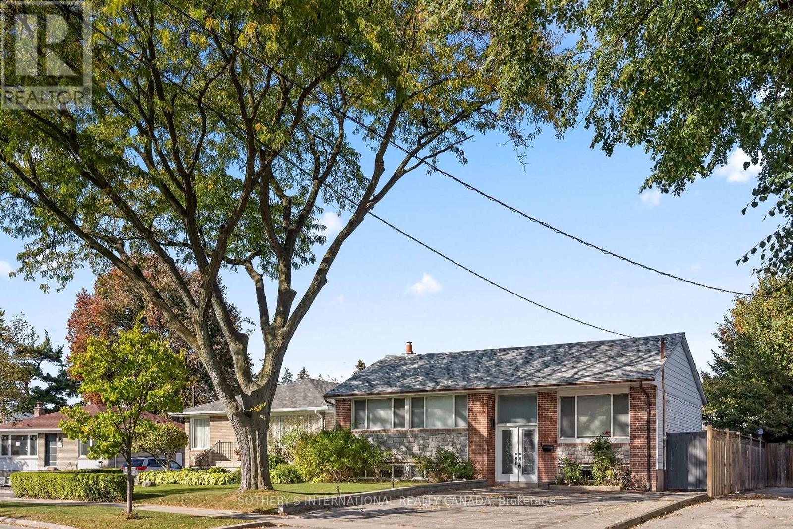 108 Lynedock Crescent, Toronto, Ontario  M3A 2B1 - Photo 3 - C12973398