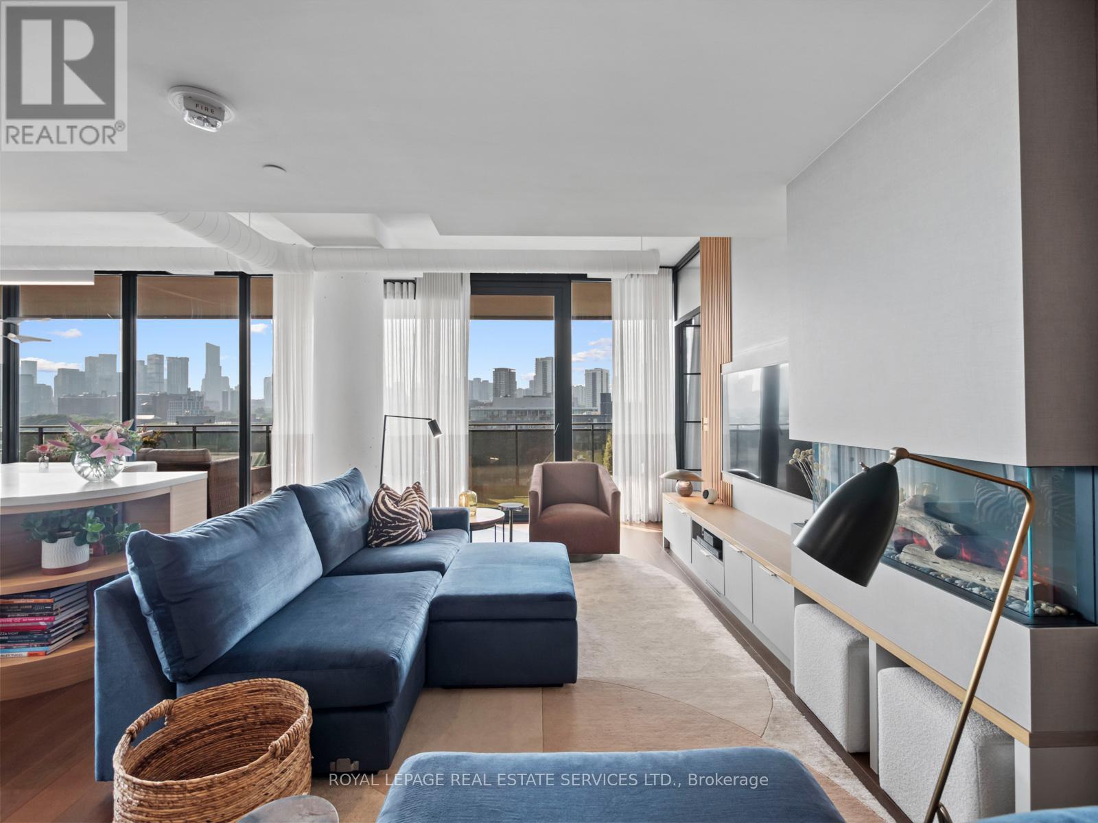 904 - 21 Lawren Harris Square, Toronto, Ontario M5A 0T4 - Photo 1 - C12973438