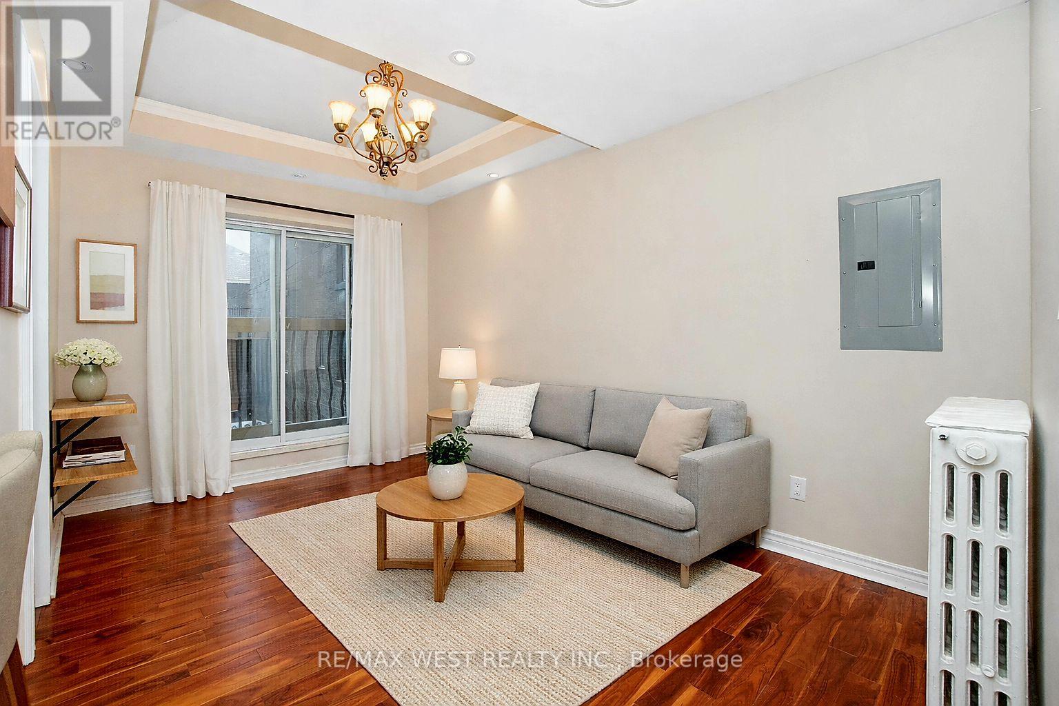 2nd - 237 Vaughan Road, Toronto, Ontario  M6C 2M8 - Photo 2 - C12973456