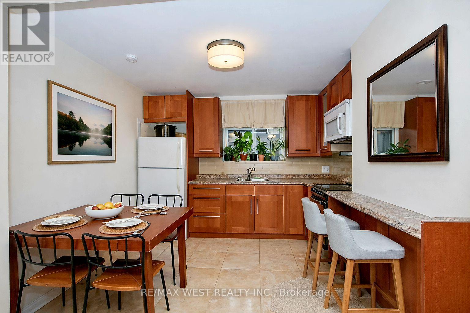 2nd - 237 Vaughan Road, Toronto, Ontario  M6C 2M8 - Photo 4 - C12973456