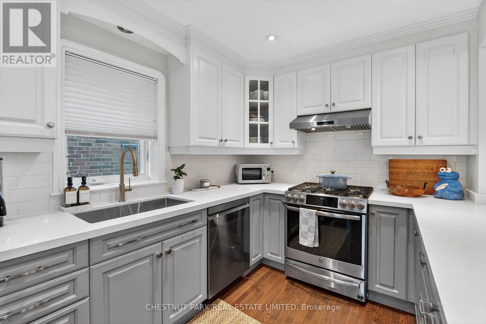 505 Sutherland Drive, Toronto, Ontario  M4G 1K9 - Photo 11 - C12973500