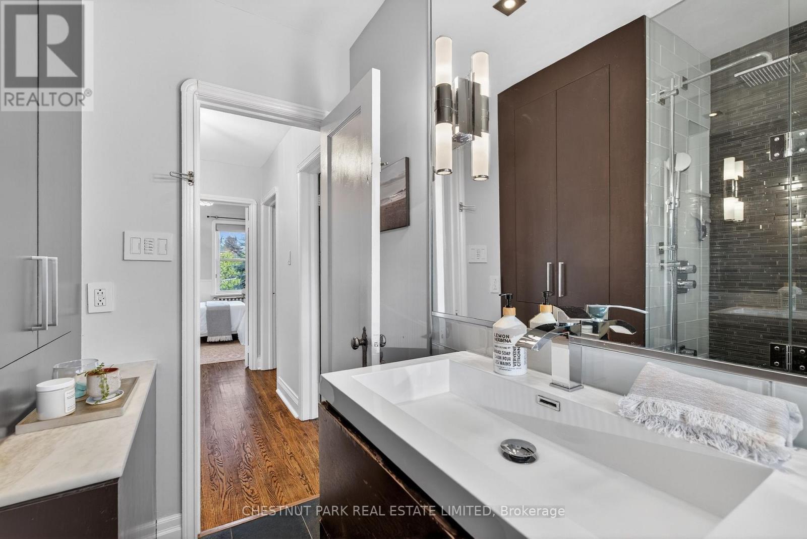 505 Sutherland Drive, Toronto, Ontario  M4G 1K9 - Photo 18 - C12973500