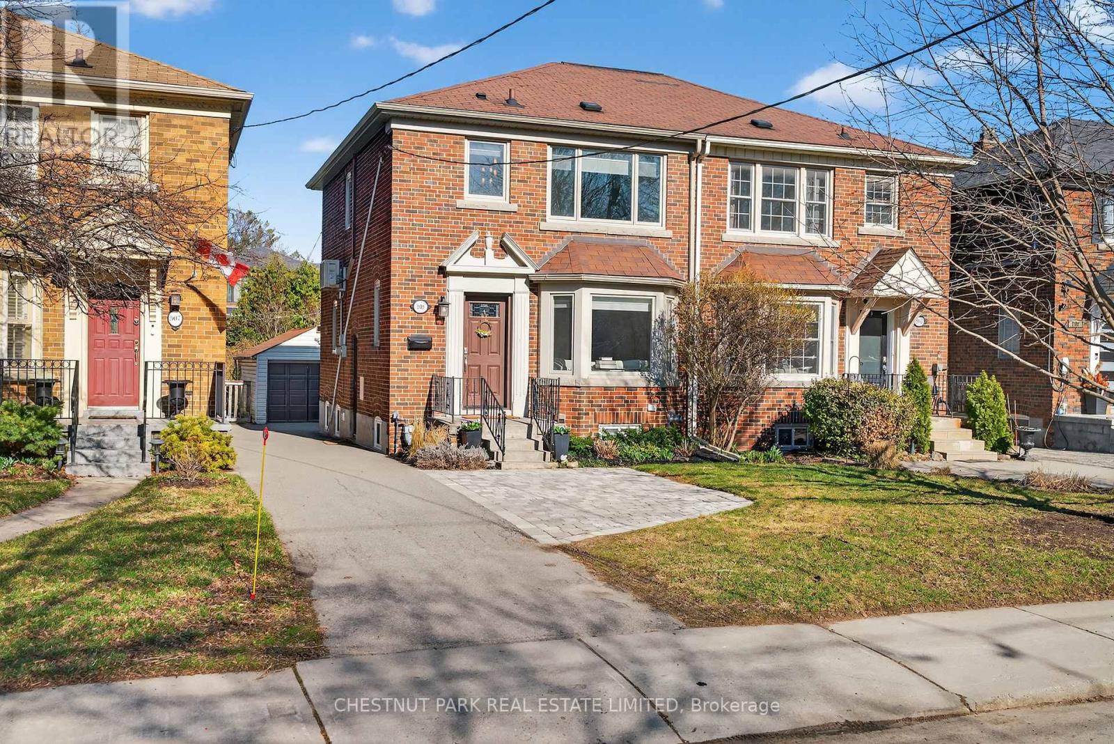 505 Sutherland Drive, Toronto, Ontario  M4G 1K9 - Photo 2 - C12973500