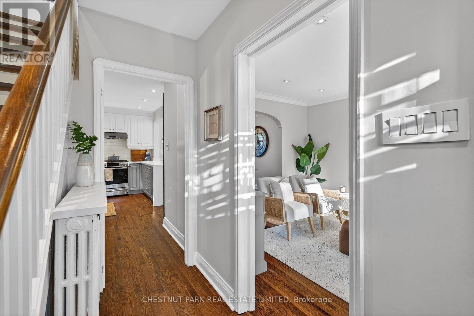 505 Sutherland Drive, Toronto, Ontario  M4G 1K9 - Photo 4 - C12973500