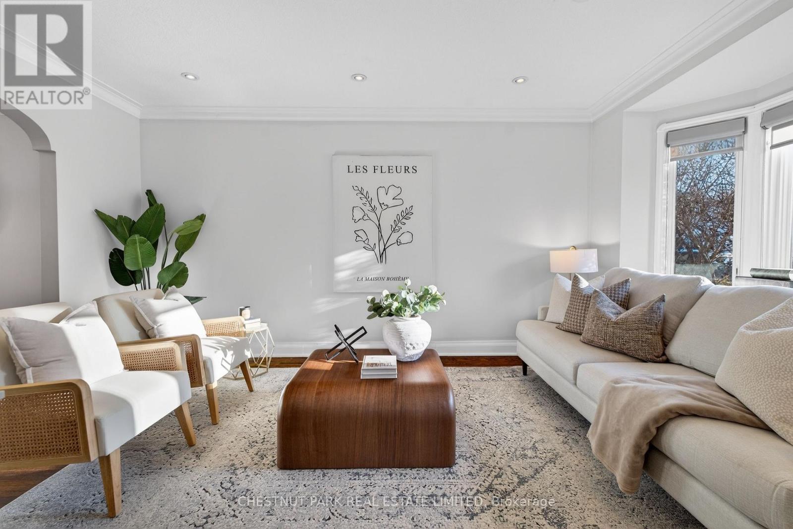 505 Sutherland Drive, Toronto, Ontario  M4G 1K9 - Photo 5 - C12973500