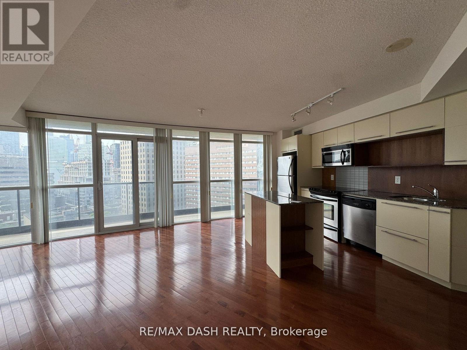 1504 - 25 Carlton Street, Toronto, Ontario  M5B 1L2 - Photo 3 - C12973550