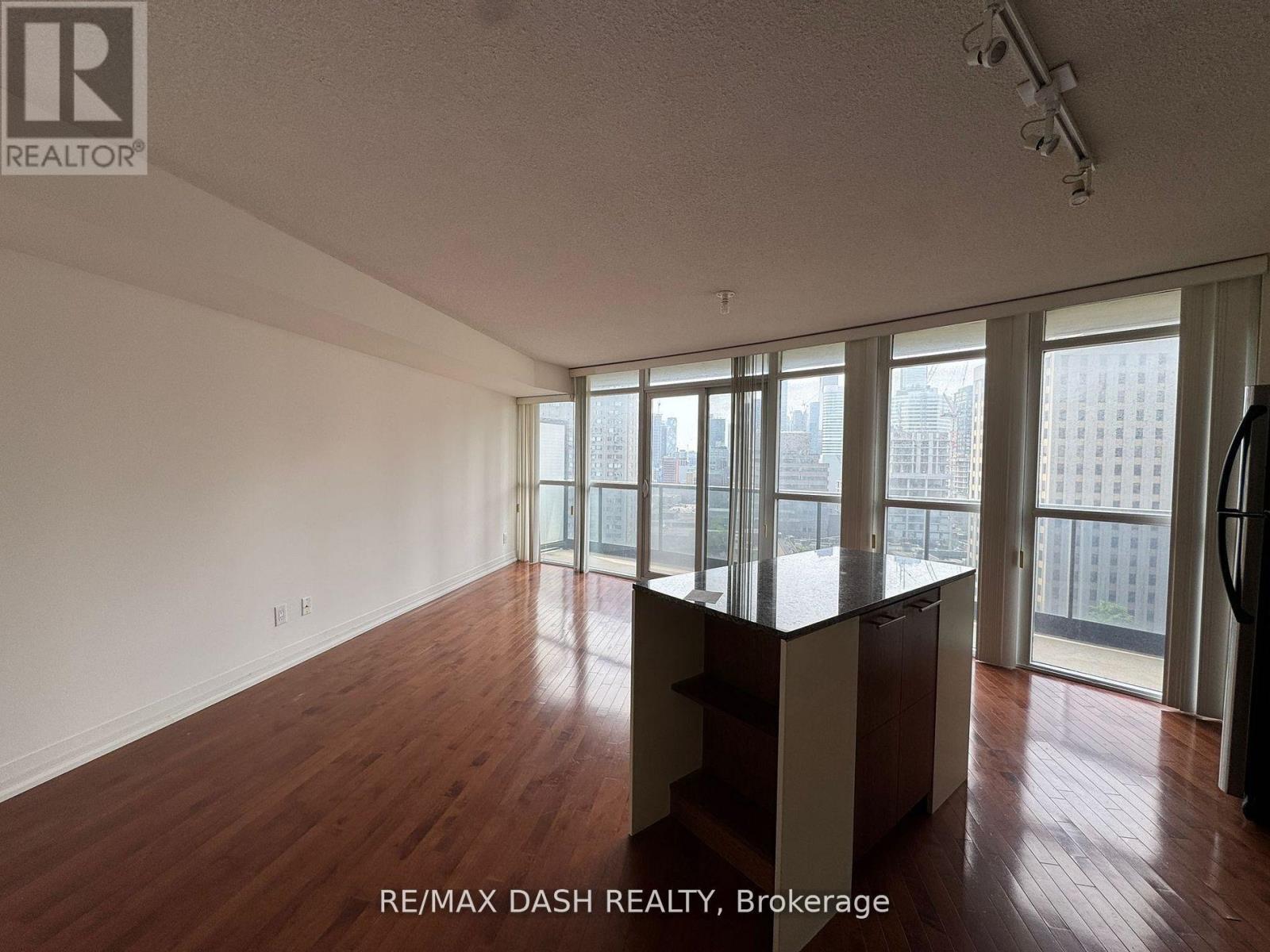 1504 - 25 Carlton Street, Toronto, Ontario  M5B 1L2 - Photo 5 - C12973550