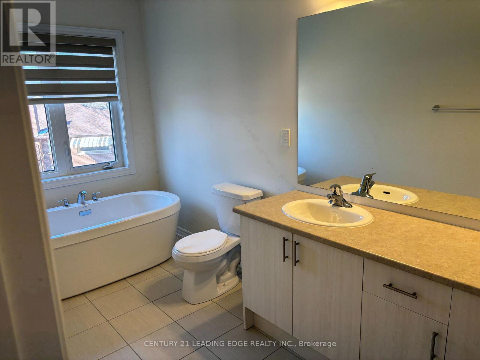 318 Okanagan Path, Oshawa, Ontario  L1H 0A7 - Photo 10 - E12973432