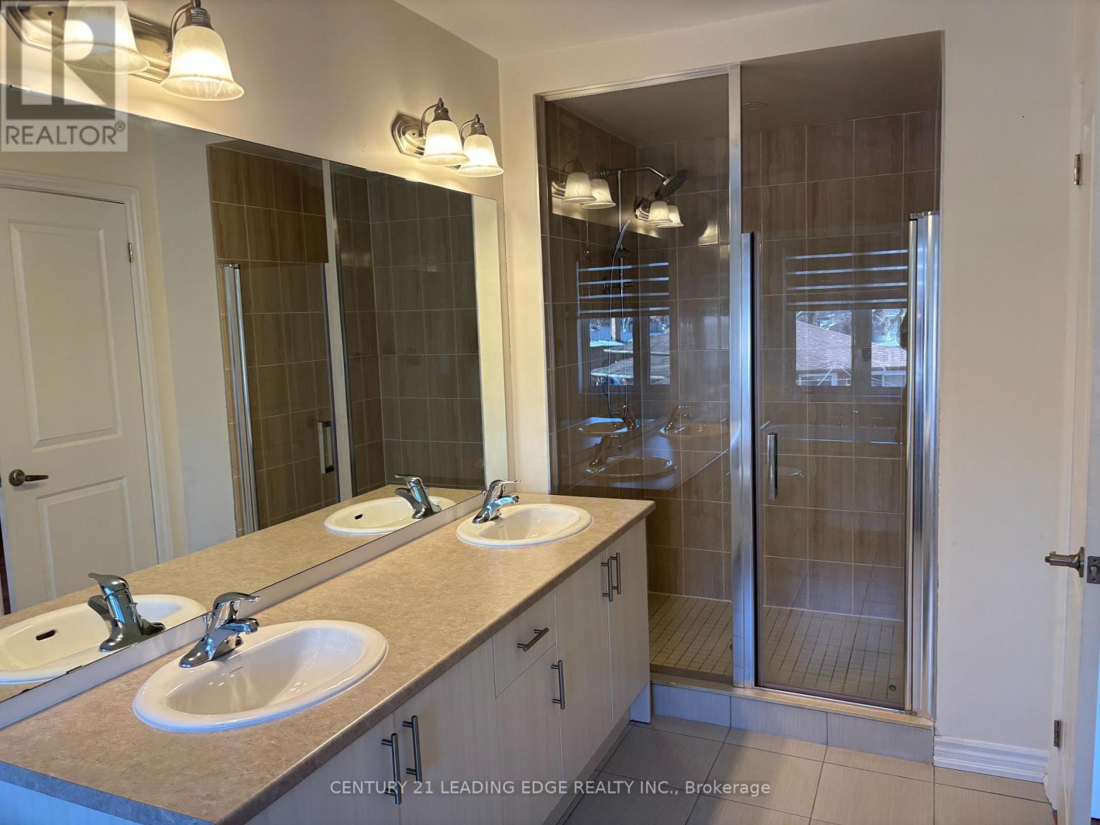 318 Okanagan Path, Oshawa, Ontario  L1H 0A7 - Photo 11 - E12973432