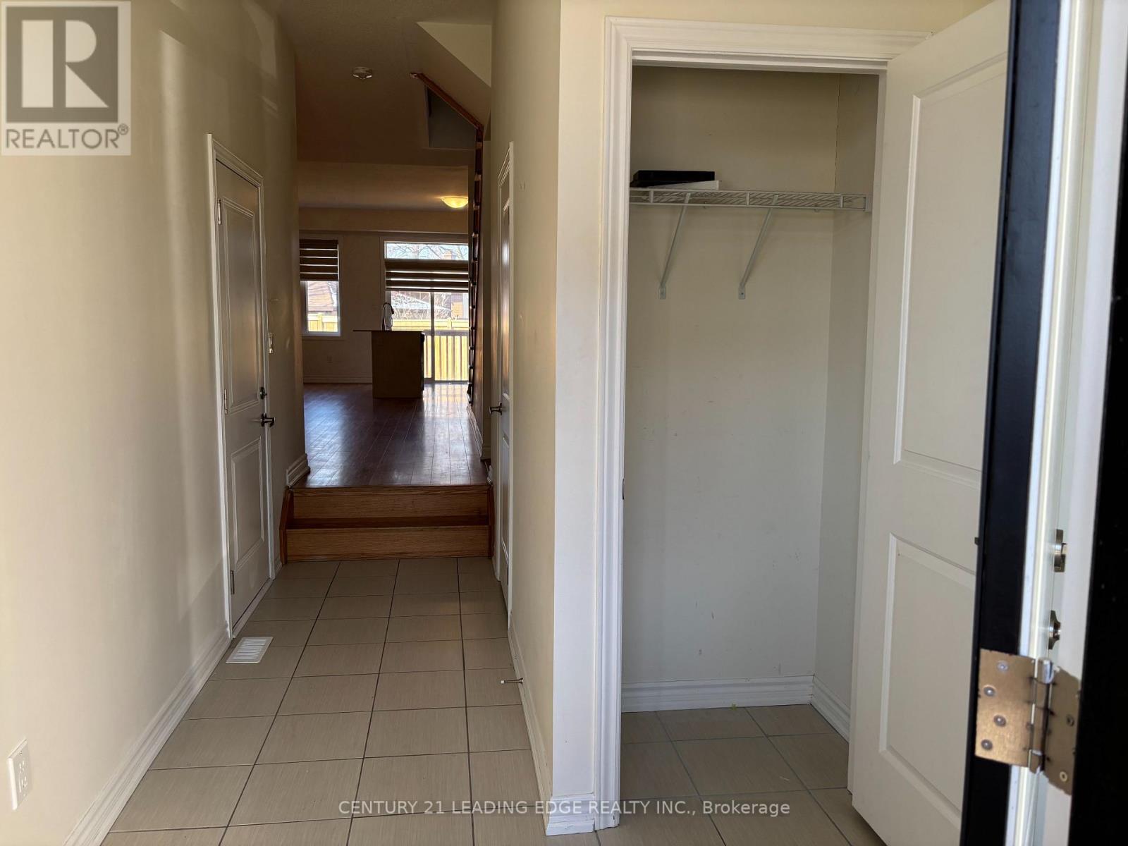 318 Okanagan Path, Oshawa, Ontario  L1H 0A7 - Photo 3 - E12973432