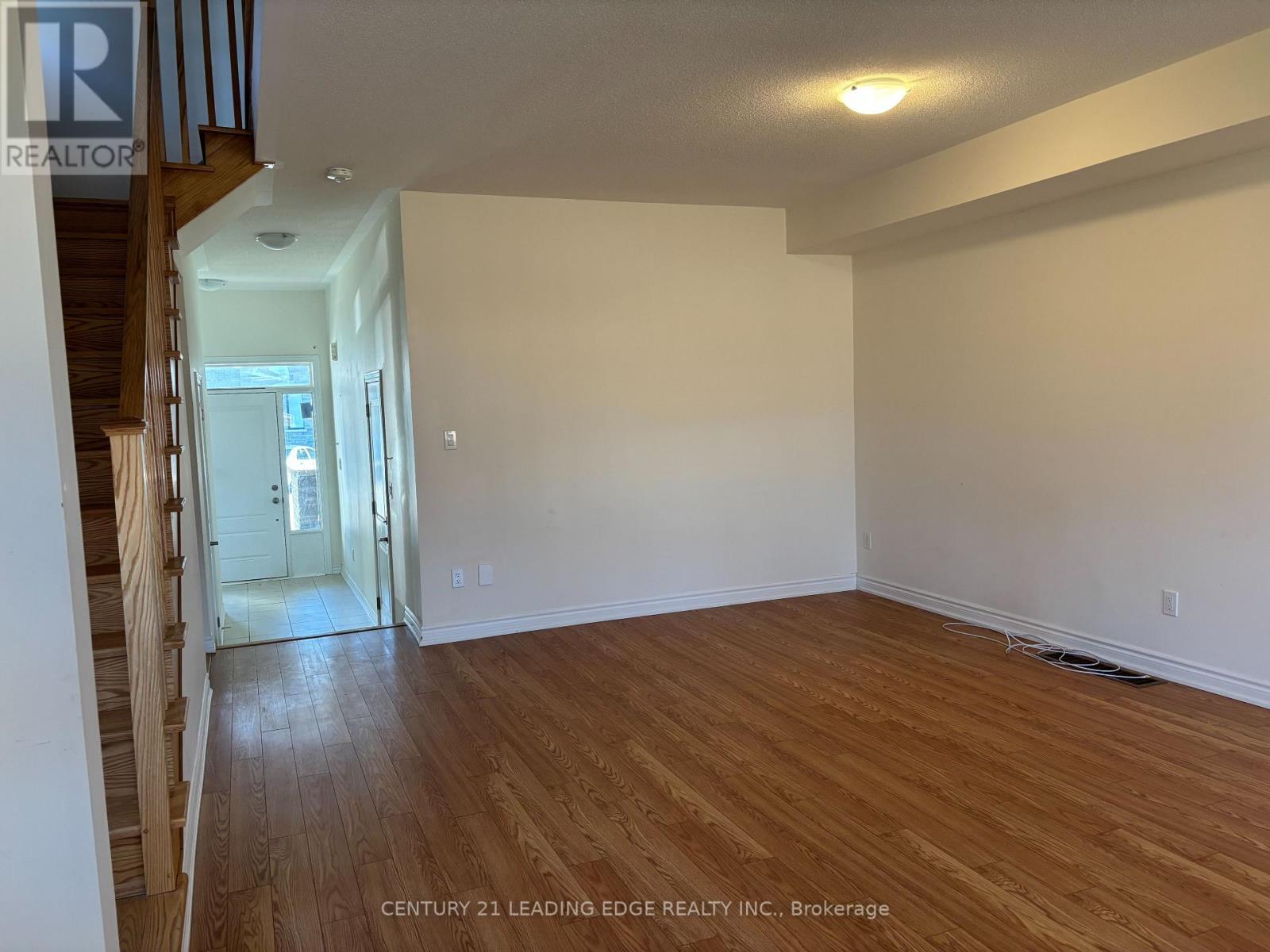 318 Okanagan Path, Oshawa, Ontario  L1H 0A7 - Photo 4 - E12973432