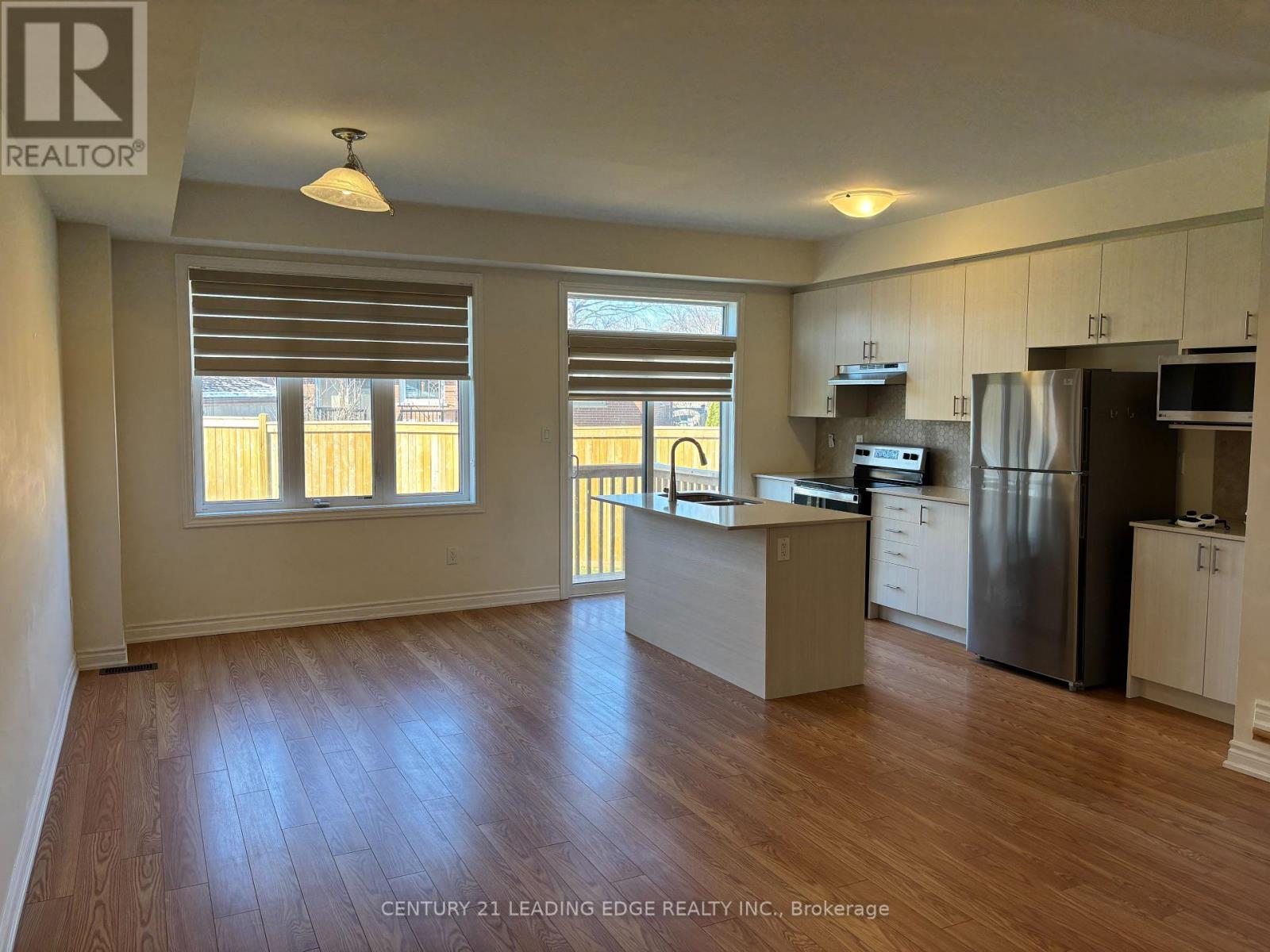 318 Okanagan Path, Oshawa, Ontario  L1H 0A7 - Photo 5 - E12973432