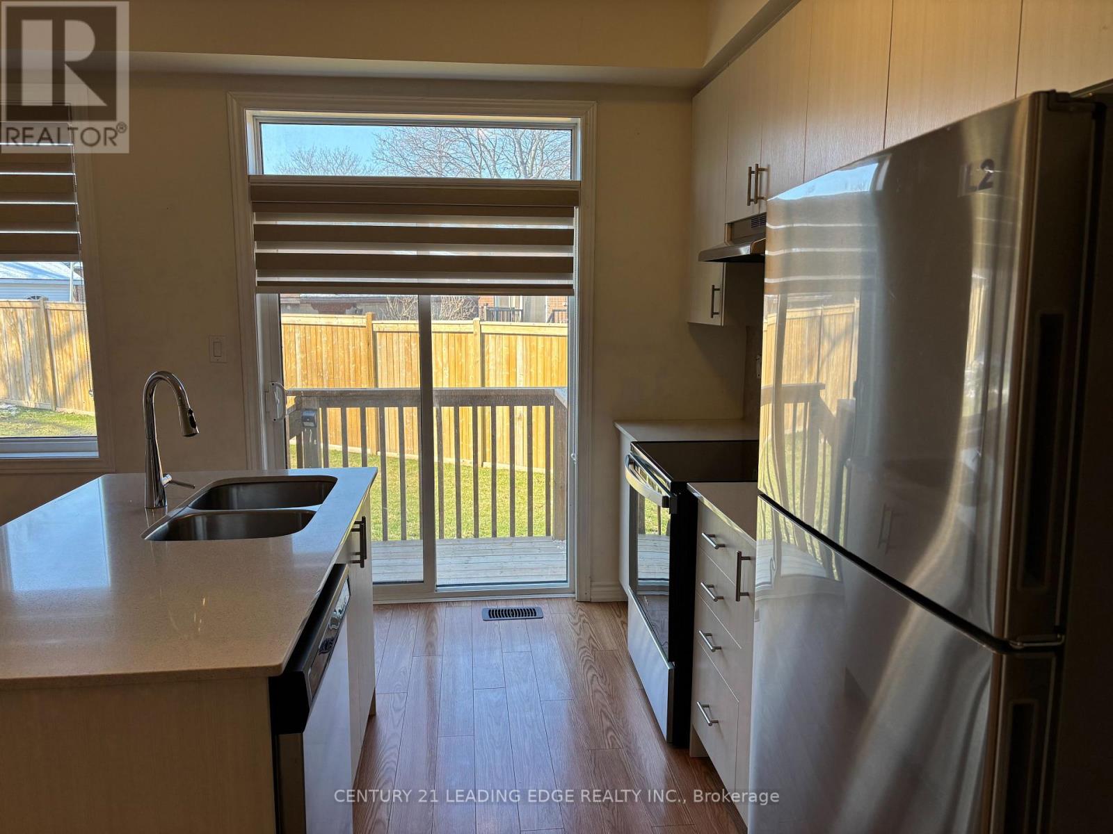 318 Okanagan Path, Oshawa, Ontario  L1H 0A7 - Photo 6 - E12973432