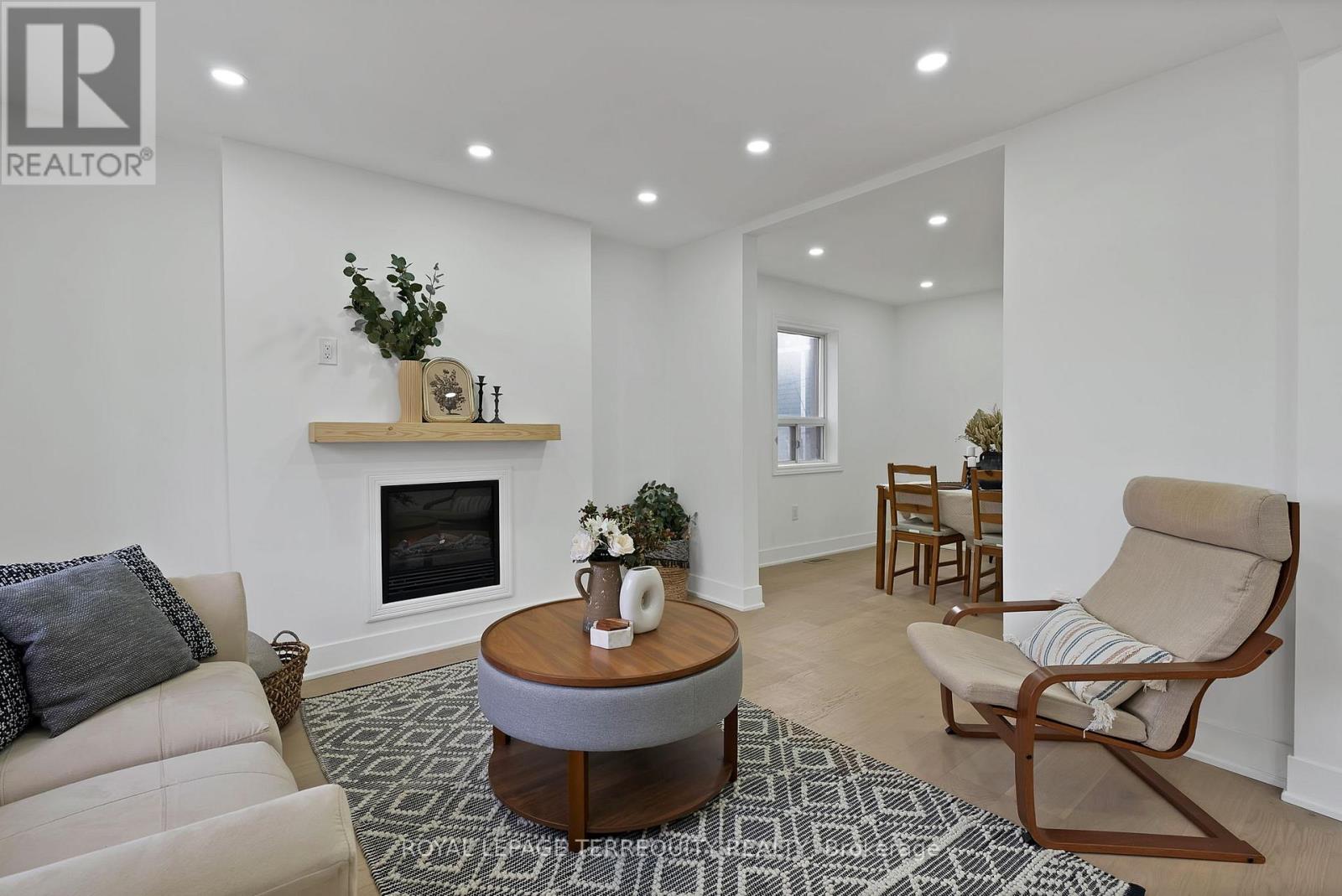 40 Leroy Avenue, Toronto, Ontario  M4J 4G8 - Photo 11 - E12973440