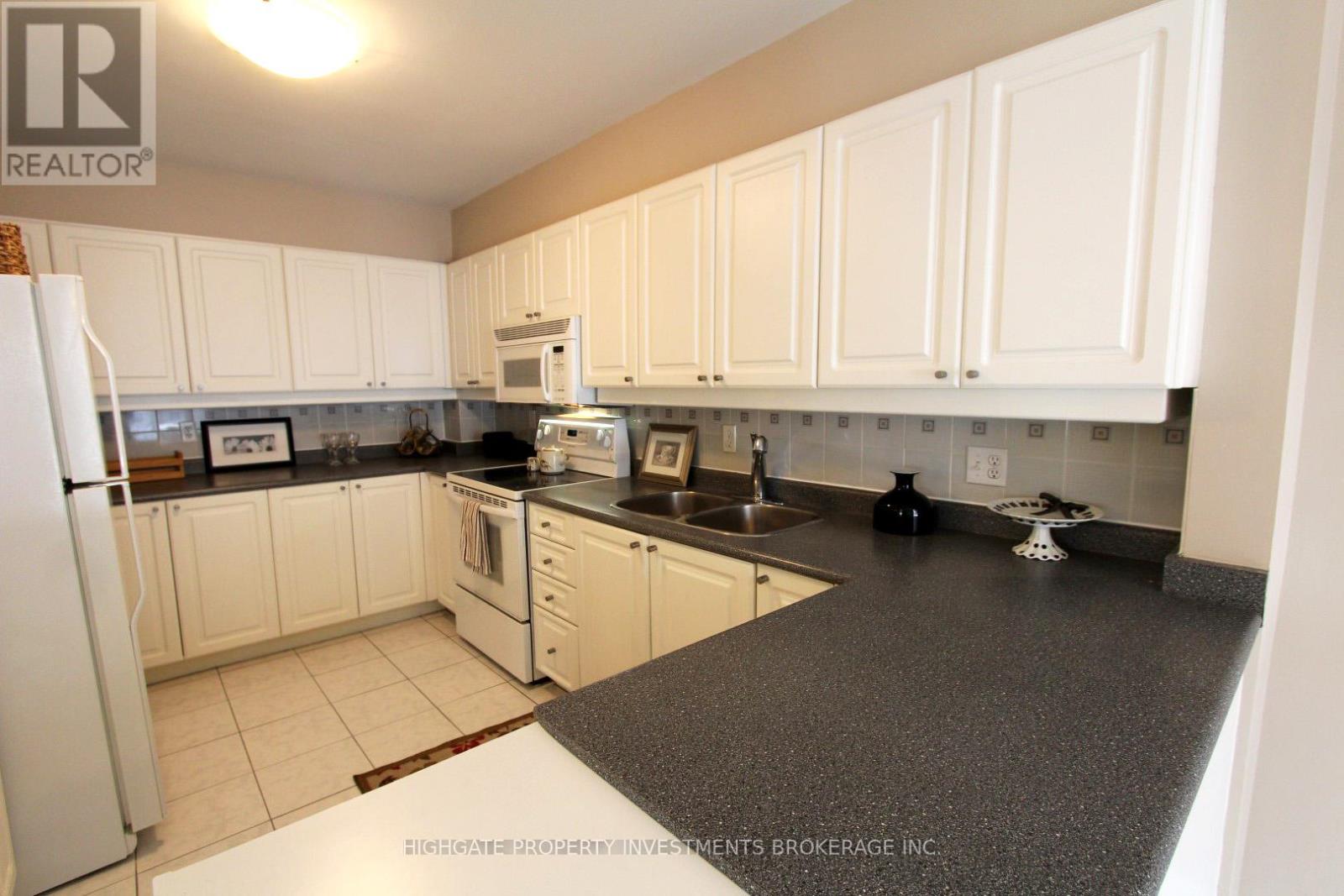 83 - 151 Townsgate Drive, Vaughan, Ontario  L4J 8J7 - Photo 4 - N12973356