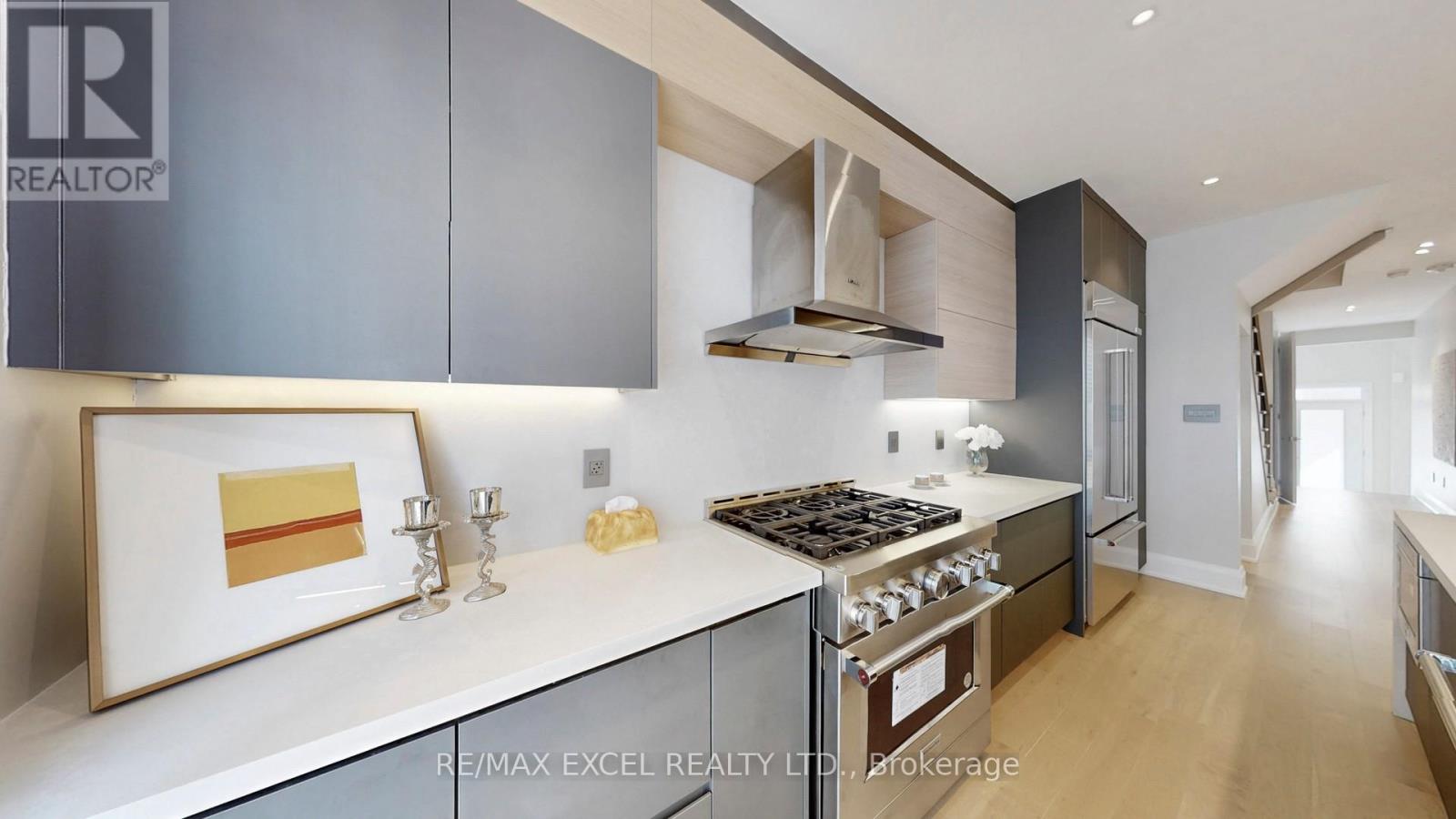 74 Tempel Street, Richmond Hill, Ontario  L4E 1K6 - Photo 14 - N12973410