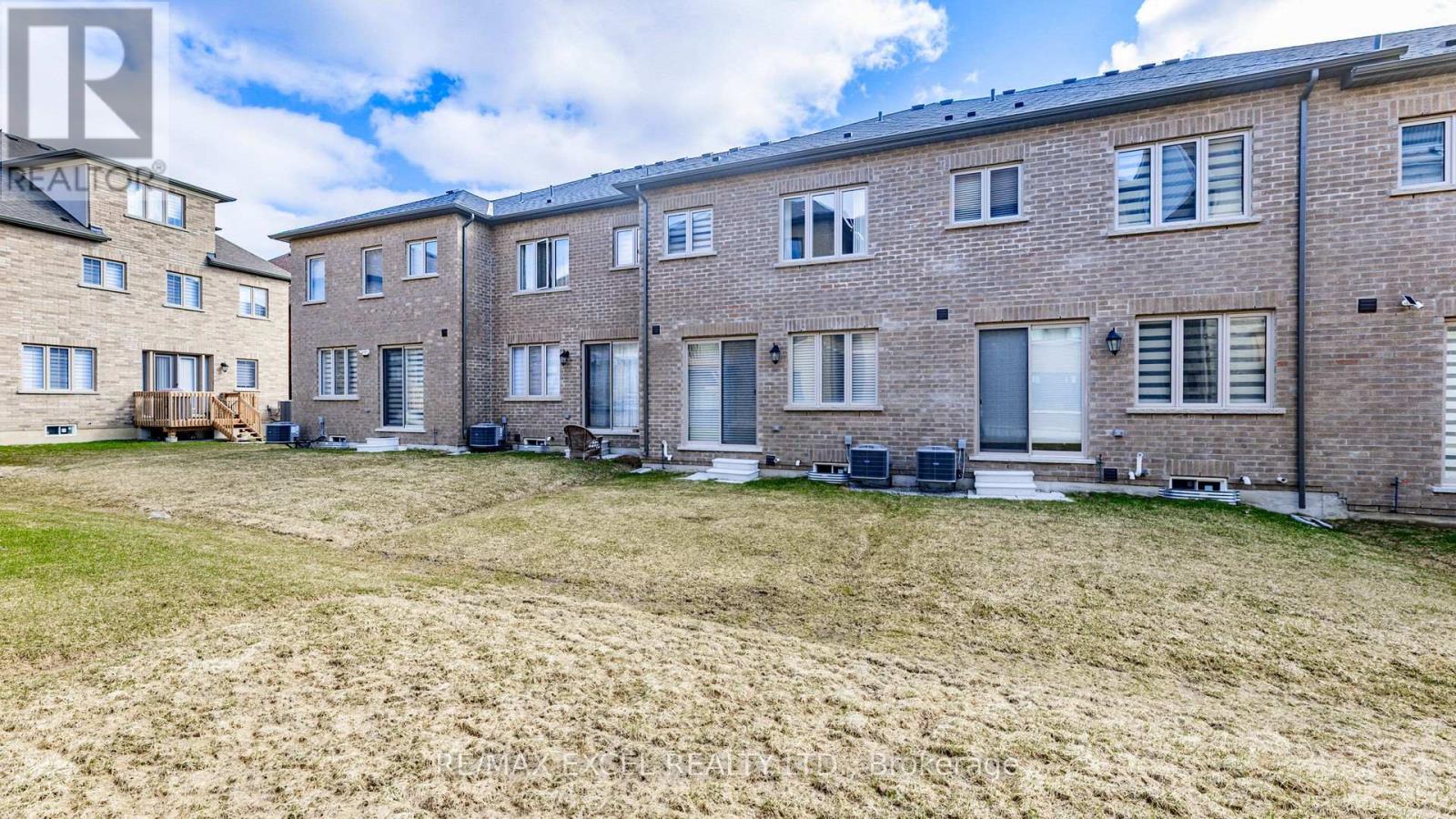 74 Tempel Street, Richmond Hill, Ontario  L4E 1K6 - Photo 41 - N12973410