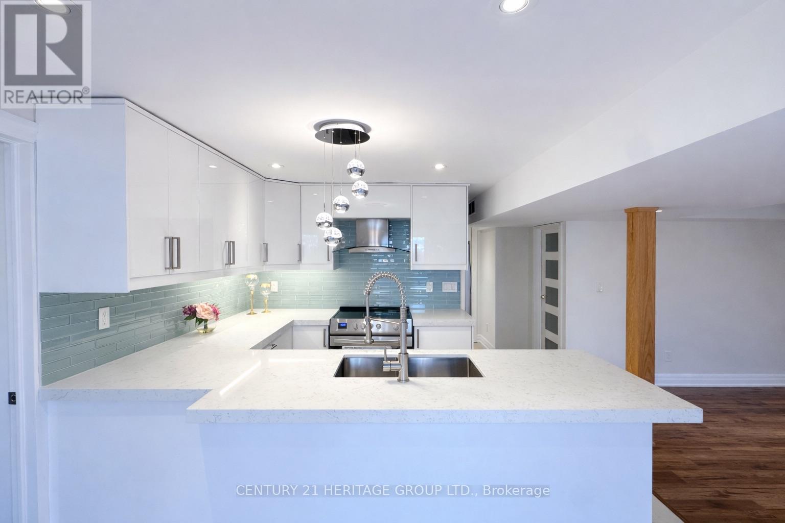 691 Shanahan Boulevard, Newmarket, Ontario  L3X 1P8 - Photo 5 - N12973422