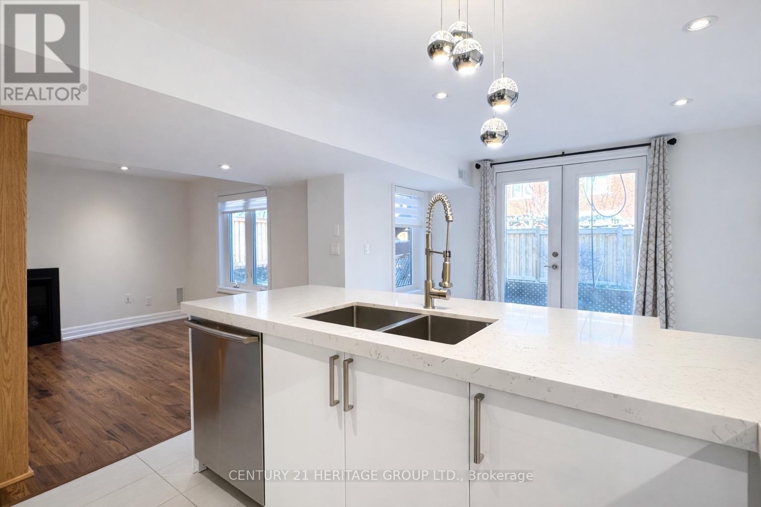 691 Shanahan Boulevard, Newmarket, Ontario  L3X 1P8 - Photo 7 - N12973422