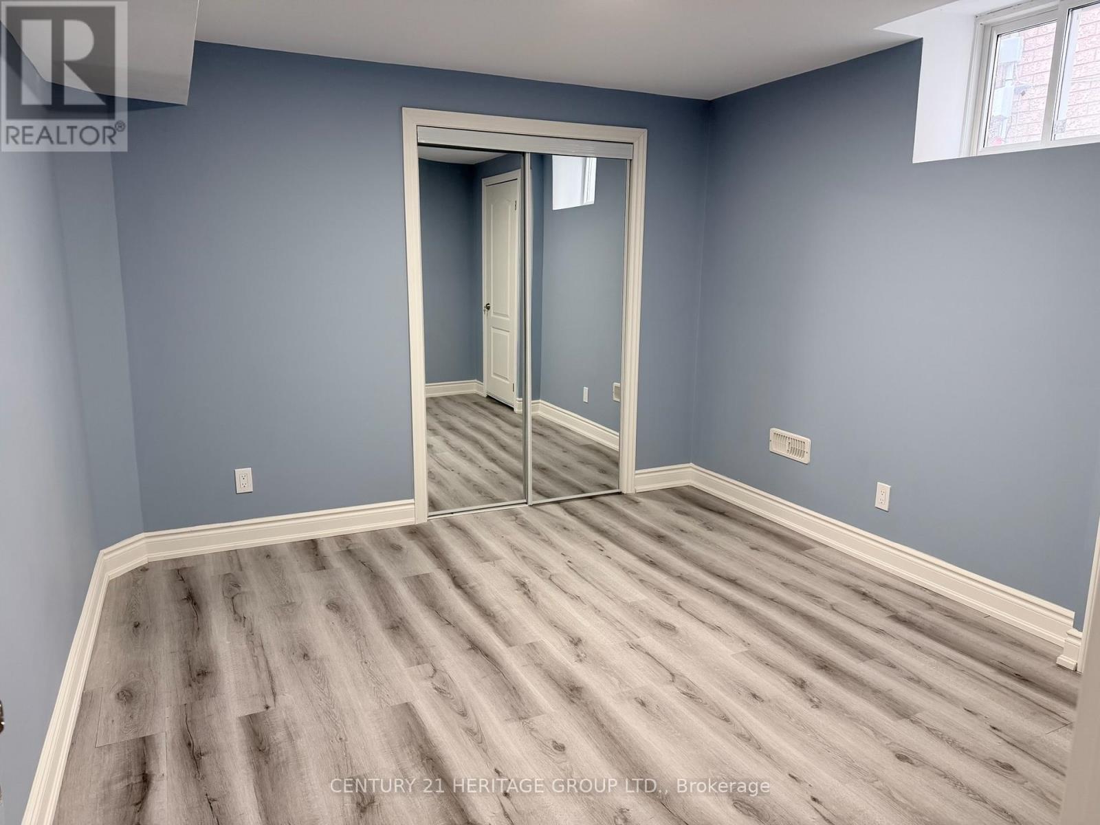 118 Sunridge Street, Richmond Hill, Ontario  L4E 3Z2 - Photo 11 - N12973532