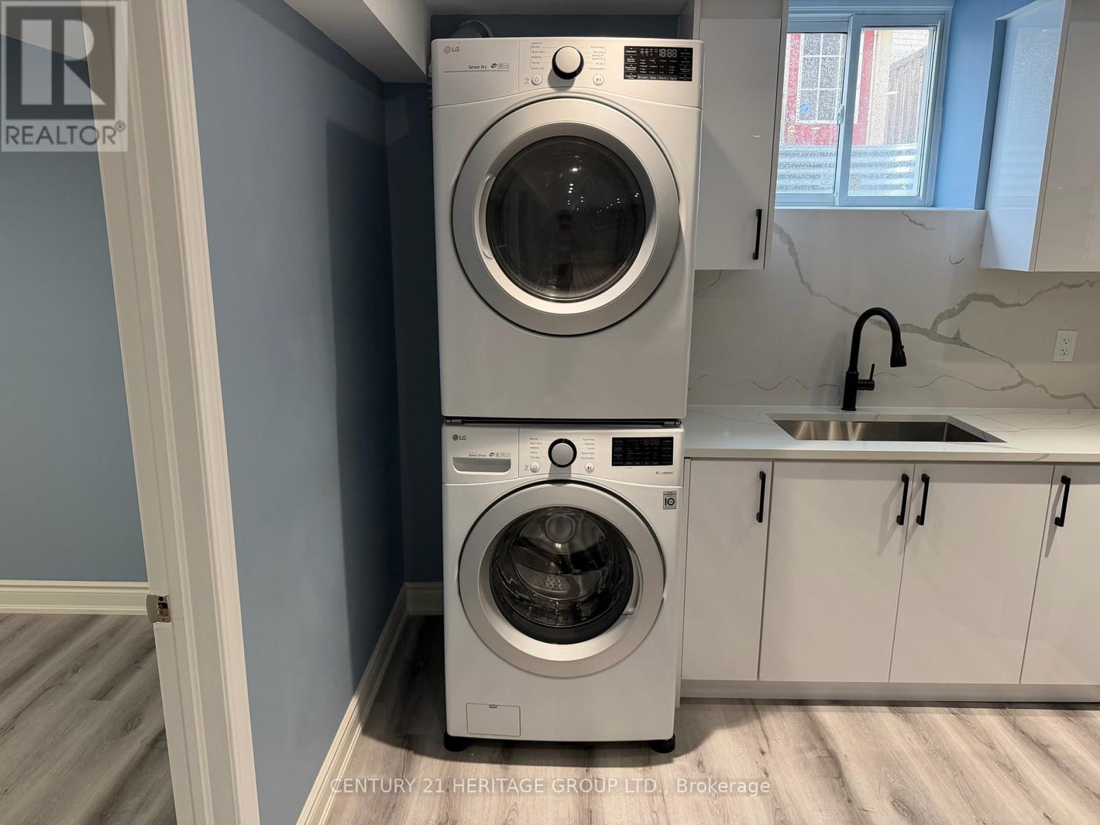 118 Sunridge Street, Richmond Hill, Ontario  L4E 3Z2 - Photo 16 - N12973532