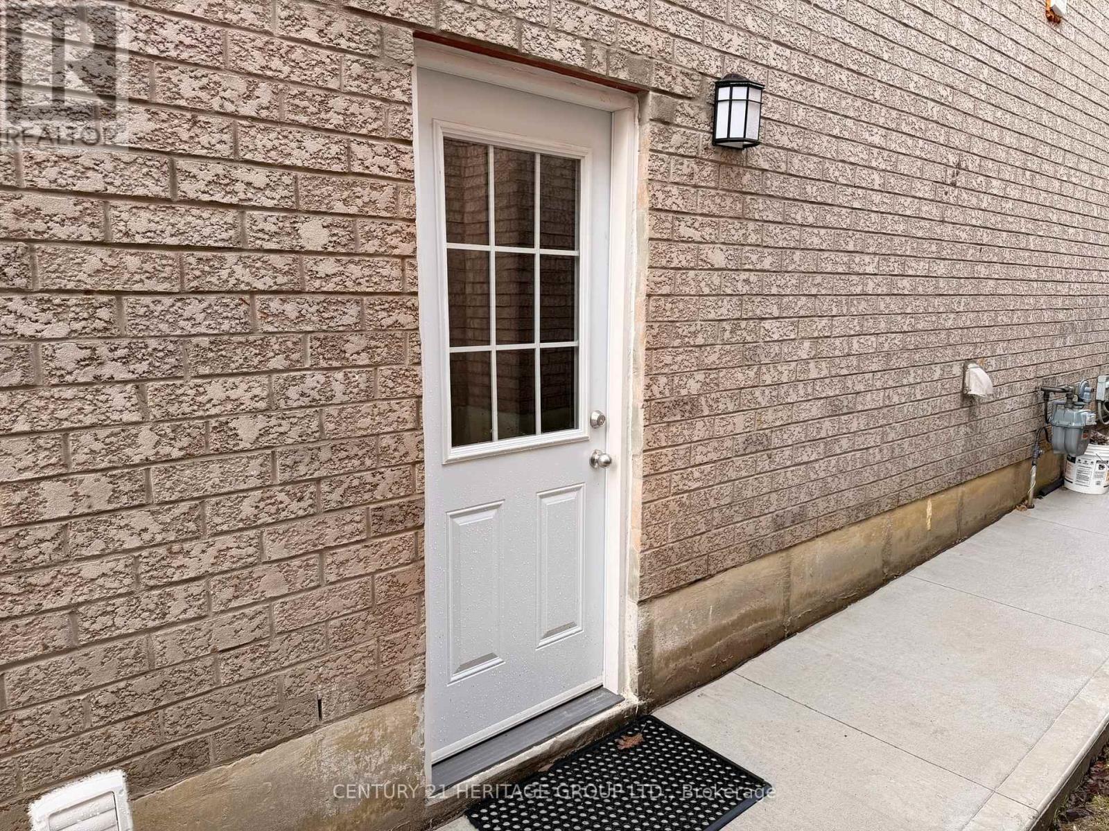 118 Sunridge Street, Richmond Hill, Ontario  L4E 3Z2 - Photo 4 - N12973532