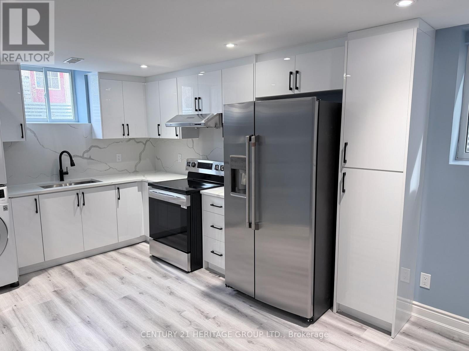 118 Sunridge Street, Richmond Hill, Ontario  L4E 3Z2 - Photo 8 - N12973532