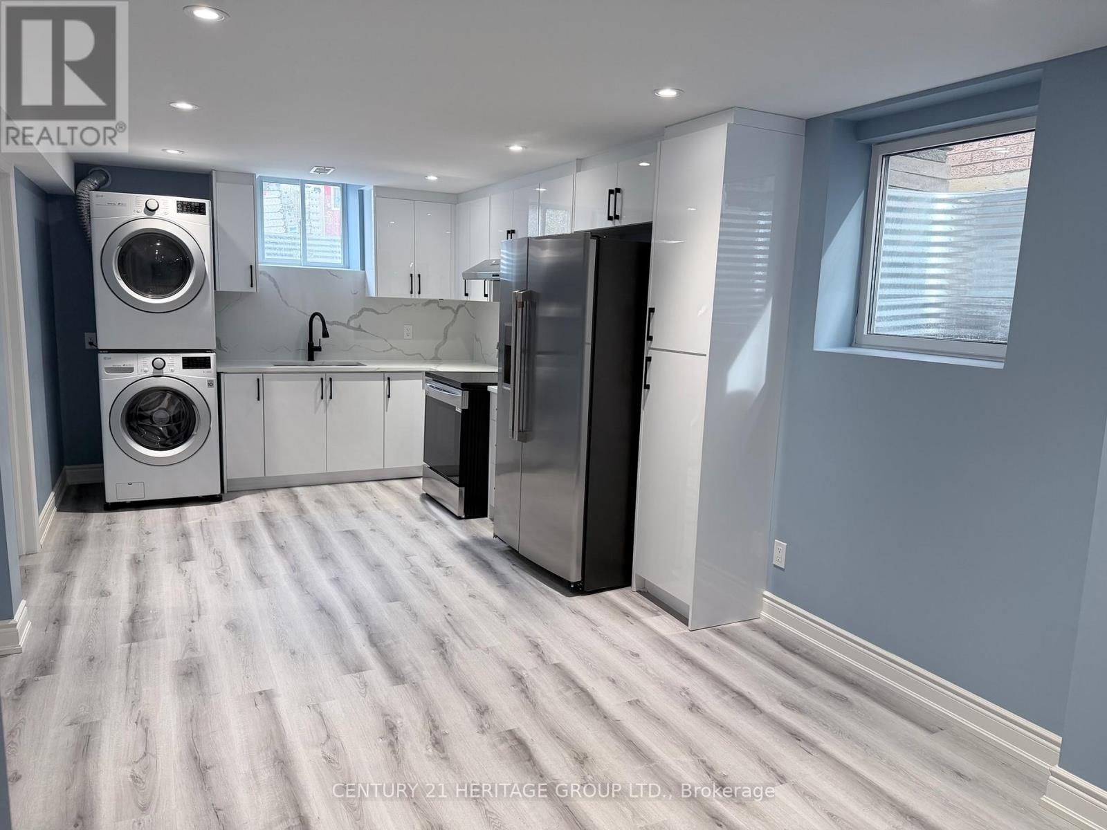 118 Sunridge Street, Richmond Hill, Ontario  L4E 3Z2 - Photo 9 - N12973532