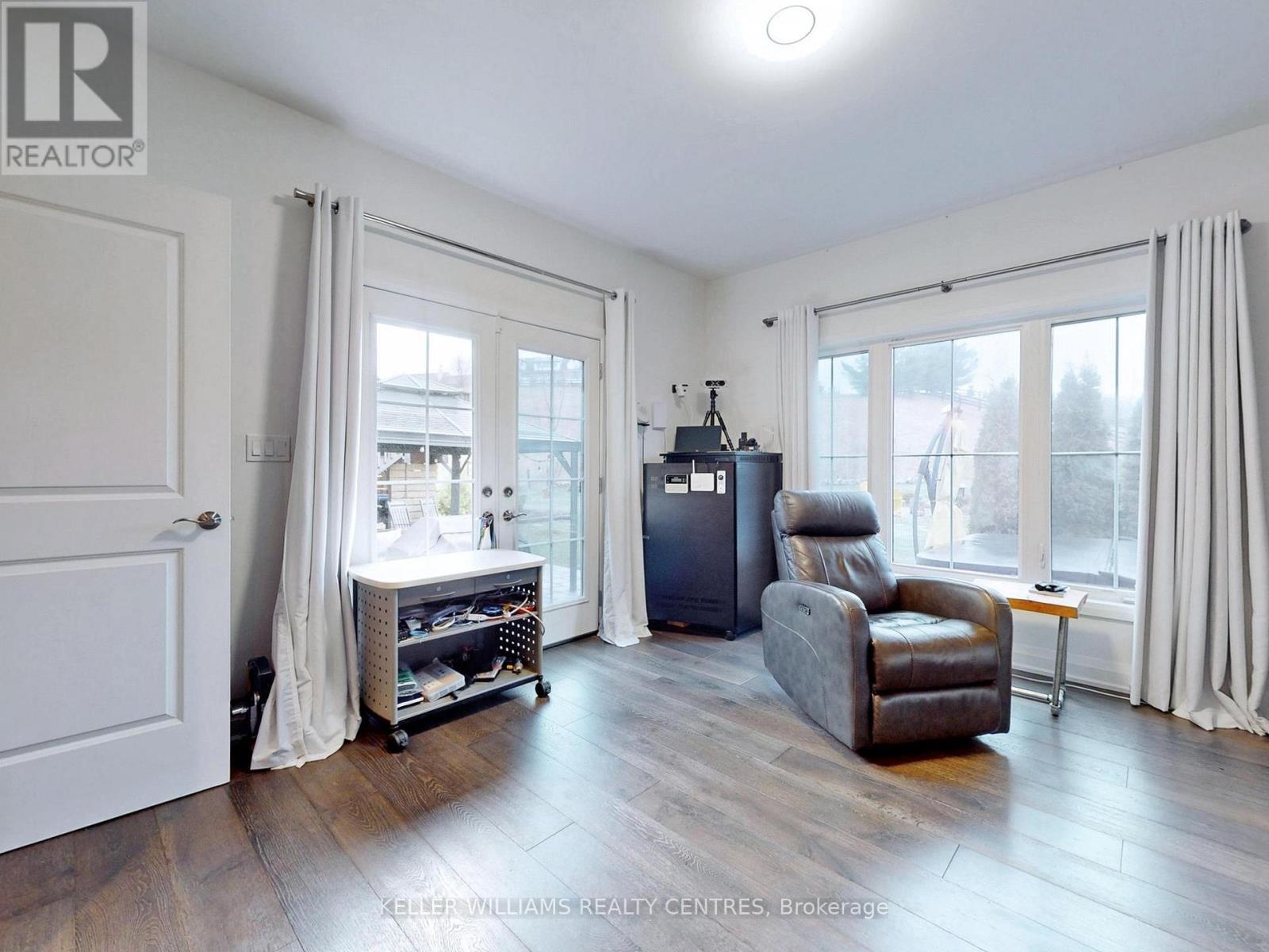 2 Thoroughbred Drive, Oro-Medonte, Ontario  L0K 1E0 - Photo 16 - S12973366